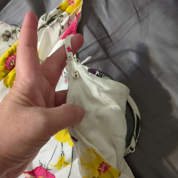 old navy floral sundress size xl needs a little sewing - Picture 3 of 5